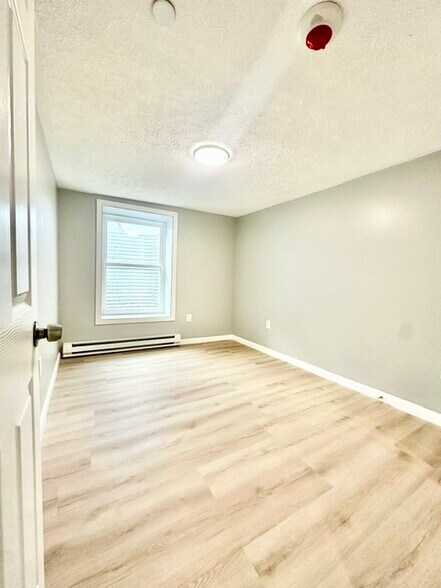 Bedroom - 133 N Main St