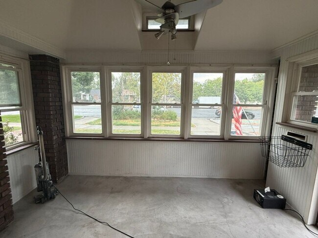Building Photo - 1053 W 500 N
