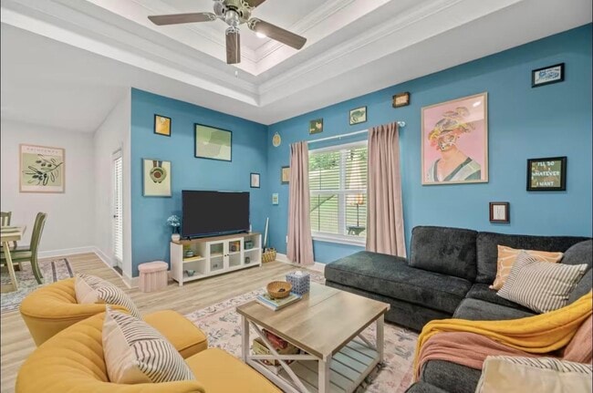 Building Photo - 2047 Hansel Hl Dr