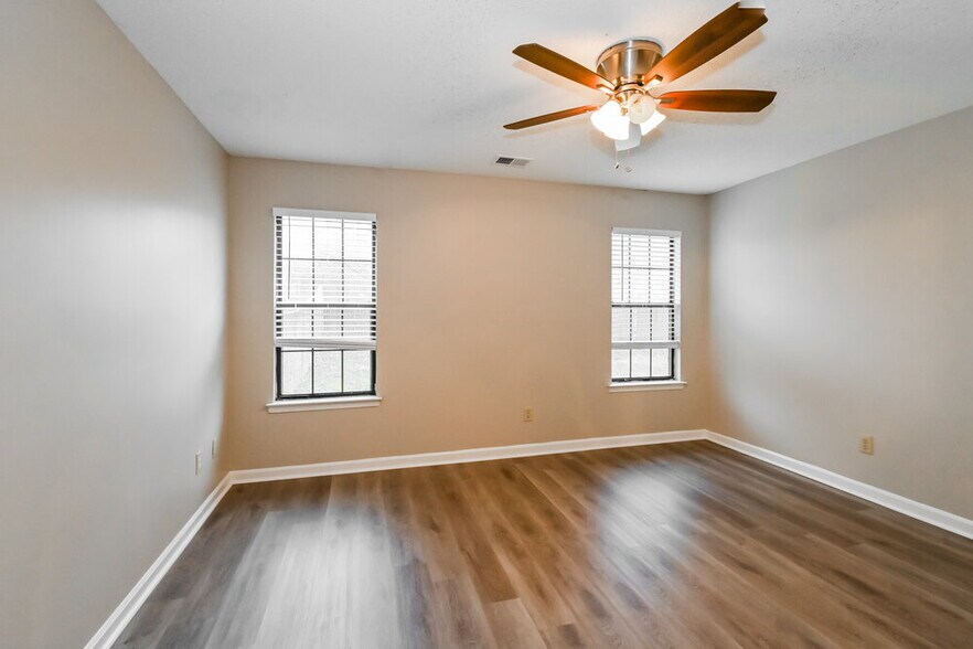 Building Photo - 2811 Maryland Cir E