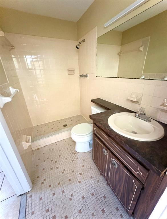 Building Photo - 7124 Isle Dr
