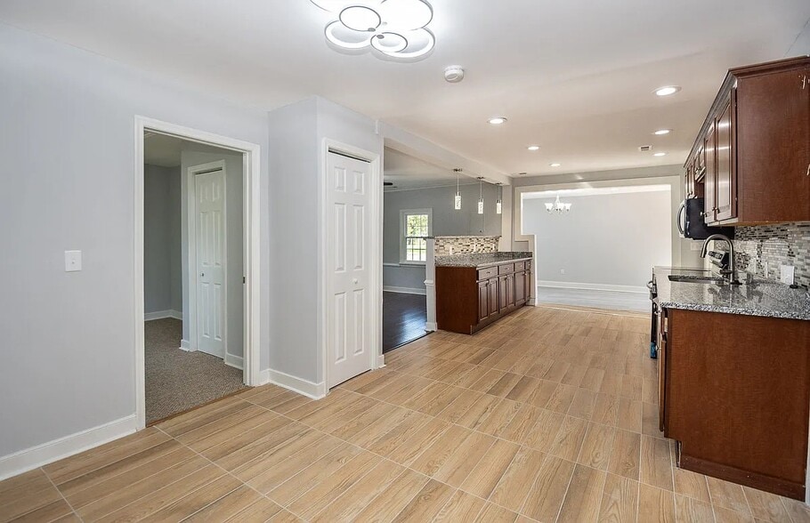 Building Photo - 10539 Greenwood Rd