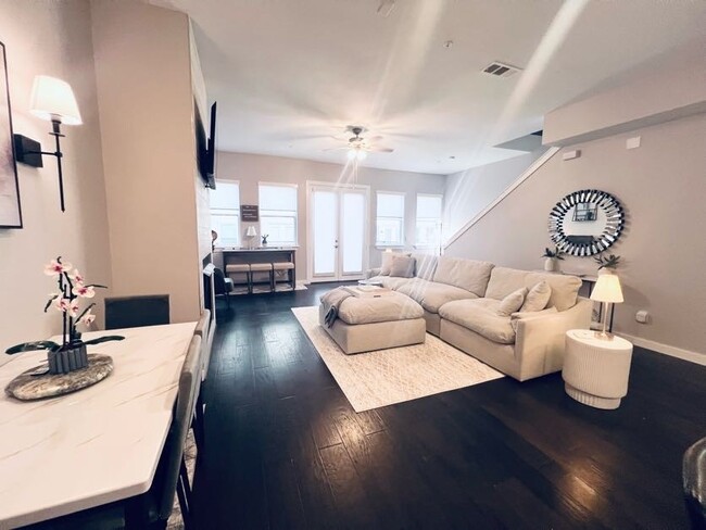 Open Concept Living room view from kitchen - 1211 Beaconsfield Ln