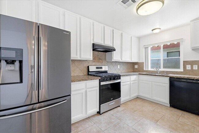 Building Photo - 31601 Avenida Maravilla