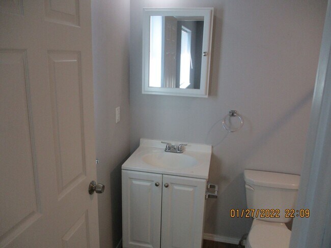 Building Photo - Beautifully remodeled 3 bed, 3 bath Duplex