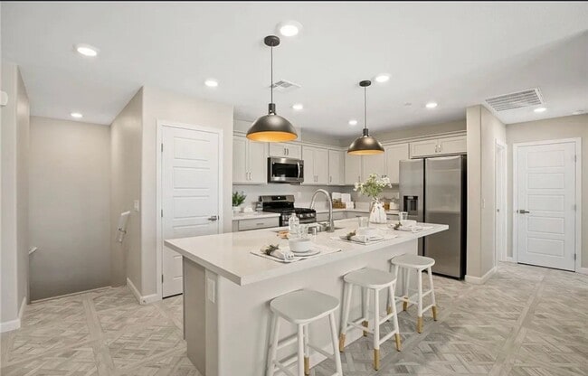 Building Photo - 2-Bedroom Brand New Furnished Townhome!