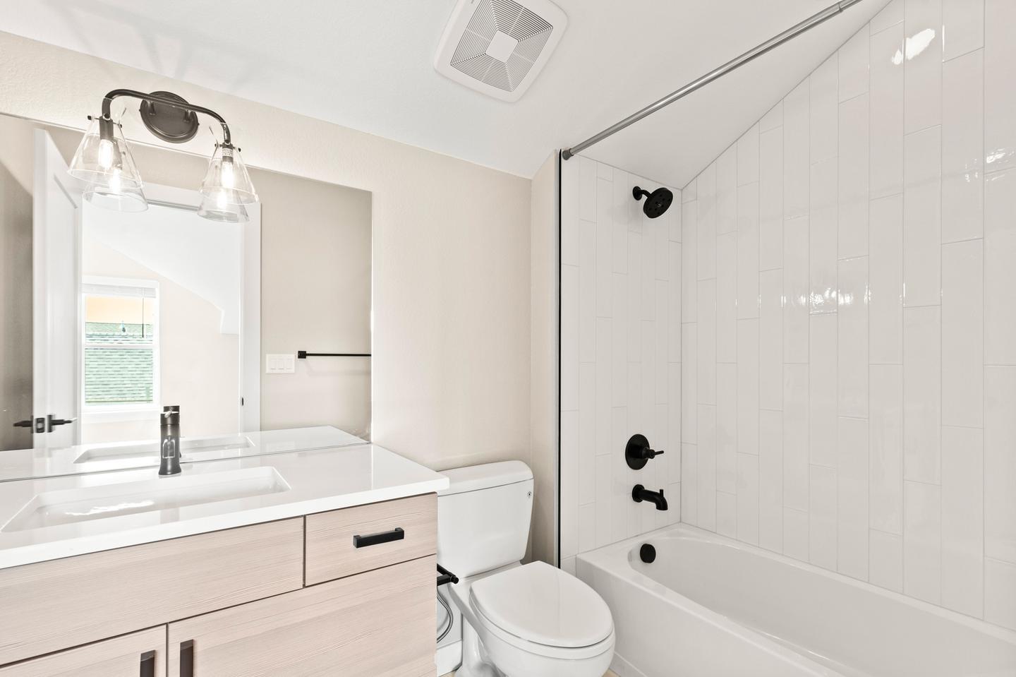 Building Photo - Gorgeously designed LoHi home by Potter Hi...