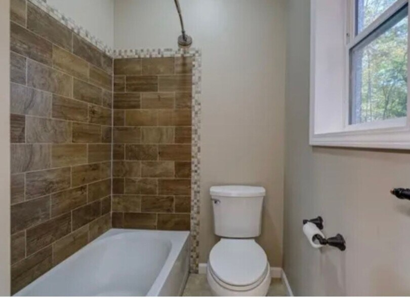 Building Photo - 127 Gardenia Ct