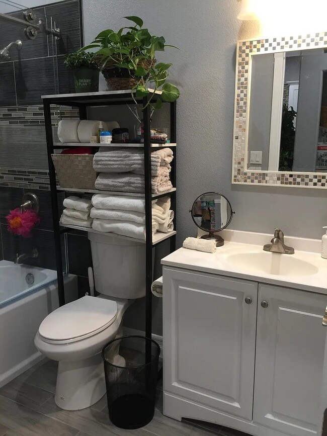 Building Photo - 1115 Clark St