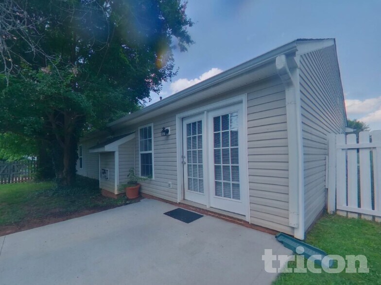 Building Photo - 967 Ashland Ave