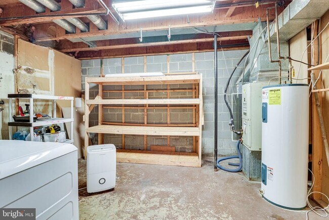 Building Photo - 9911 Whitewater Dr