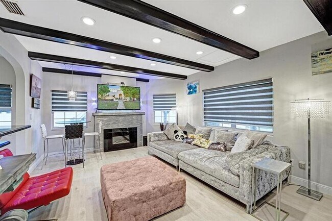 Building Photo - 2000 Jackson St