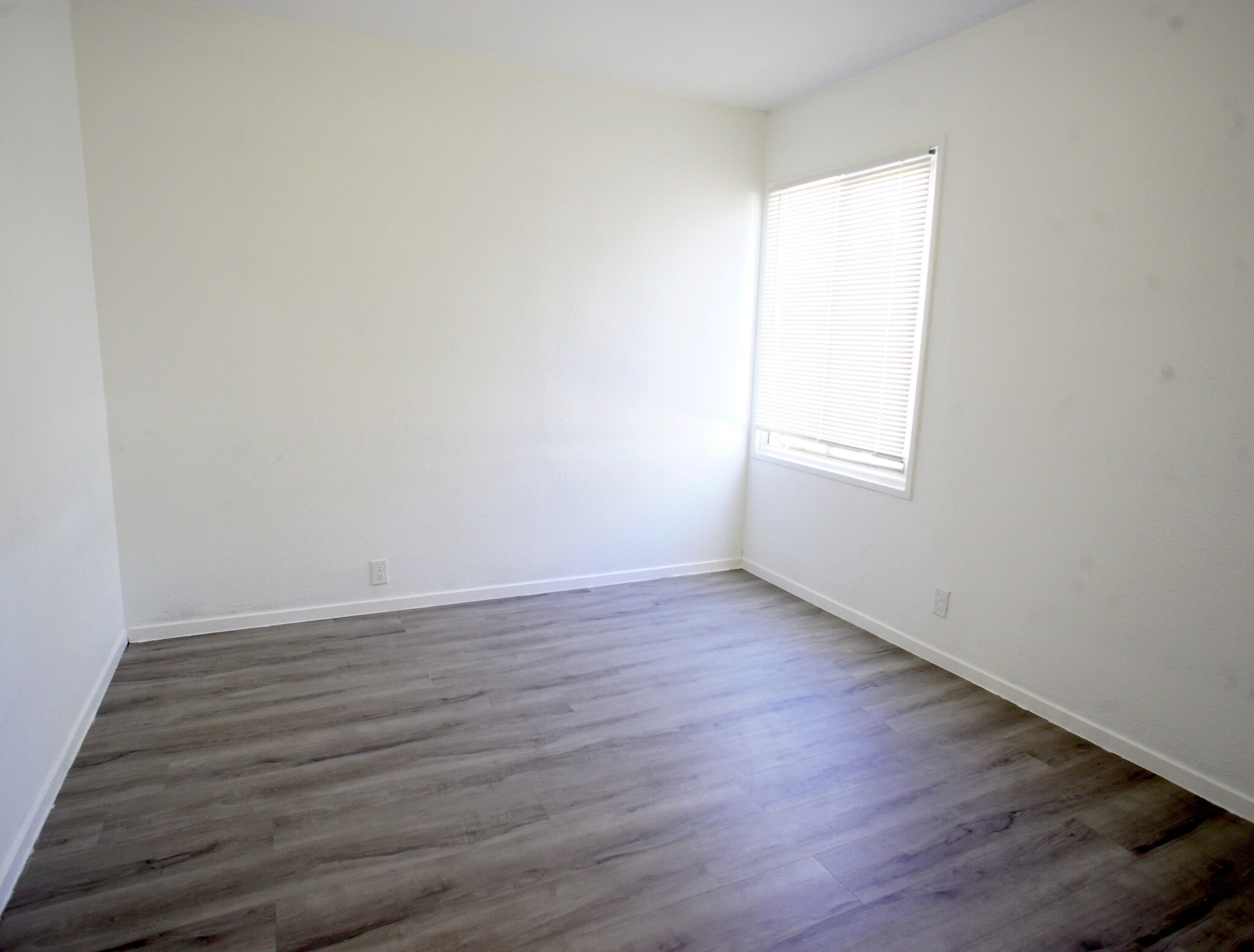 Large bedrooms. - 45127 Division St
