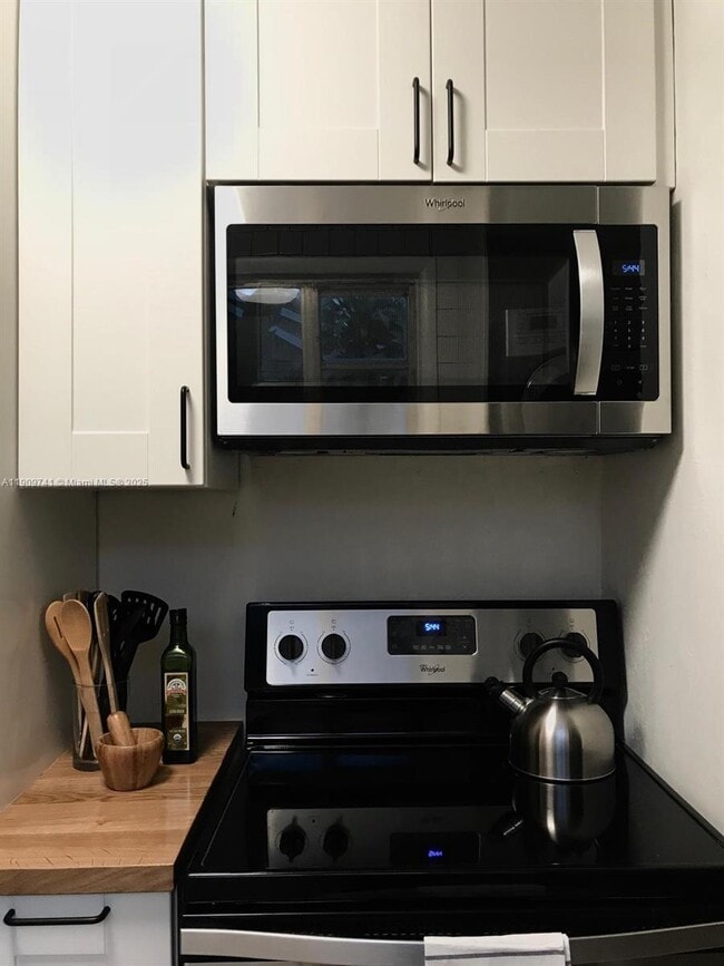 Building Photo - 1860 SW 17th Terrace