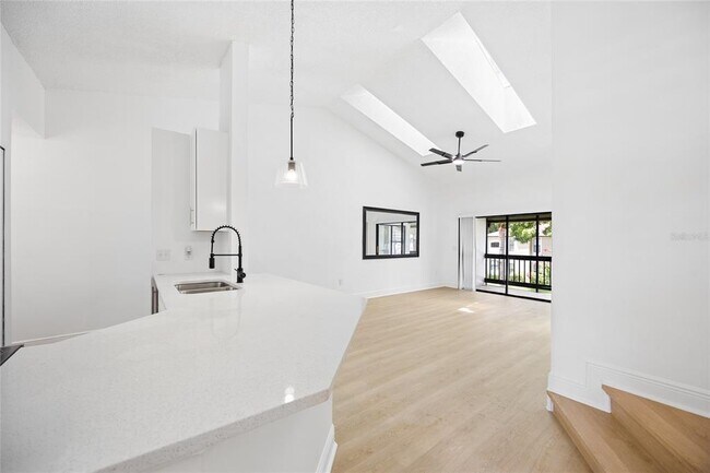 Building Photo - 3118 S Semoran Blvd