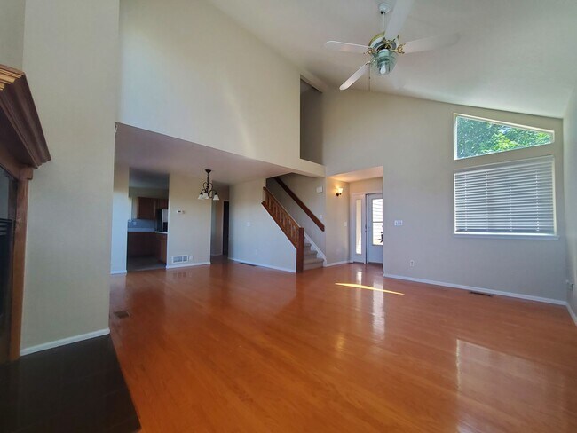 Building Photo - 3 Bedroom Home w Extra Room and 2 Car Garage in Stratford Lakes!