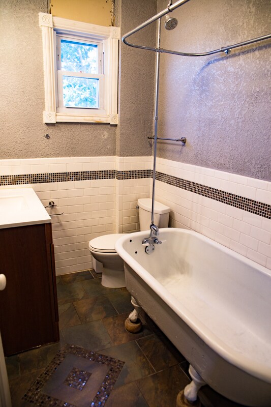 Building Photo - 1303 E Hennepin Ave