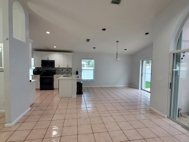 Building Photo - 7189 Catalina Way