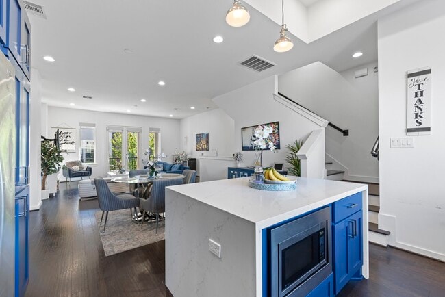 Building Photo - 1925 Shearn St