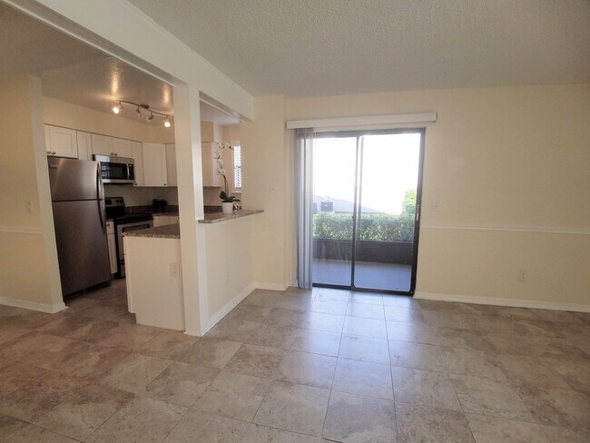 Building Photo - Beautiful  Remodeled First Floor 2/2 Condo...