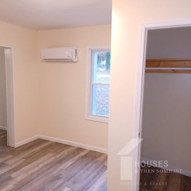 Building Photo - 122 Owens St