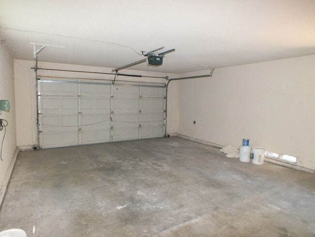 Building Photo - 3/2 1700 sf in Folsom Willow Creek Estates