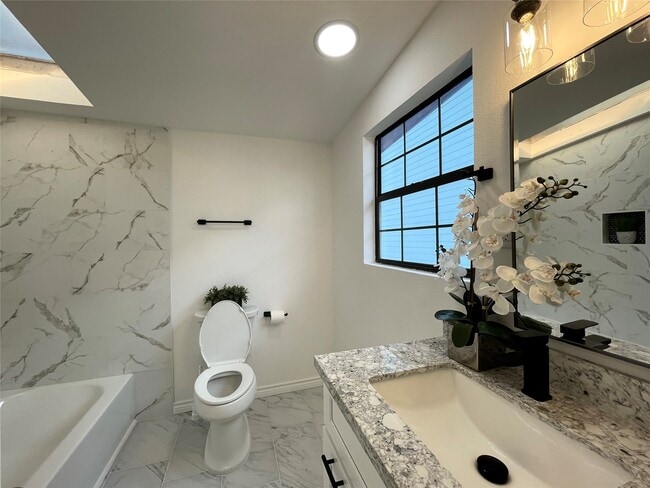 Building Photo - 1031 15th St