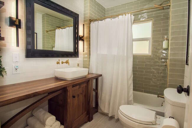 Building Photo - 1924 Cleveland Blvd