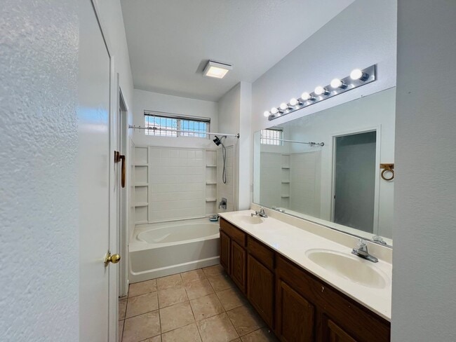 Building Photo - Spacious and Sparkling with New Paint 3 be...