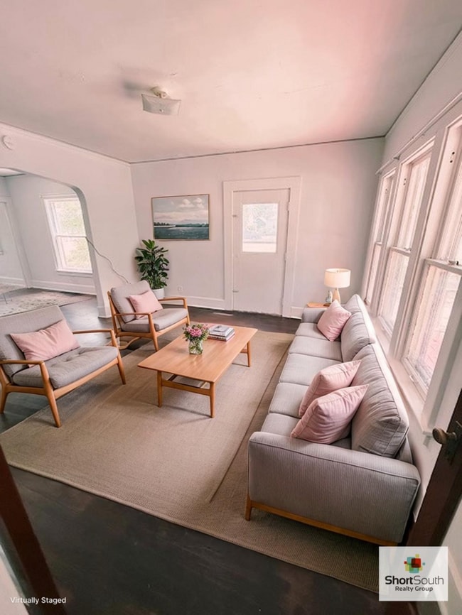 Building Photo - Updated 3 bed 1.5 bath townhome in Muskegon