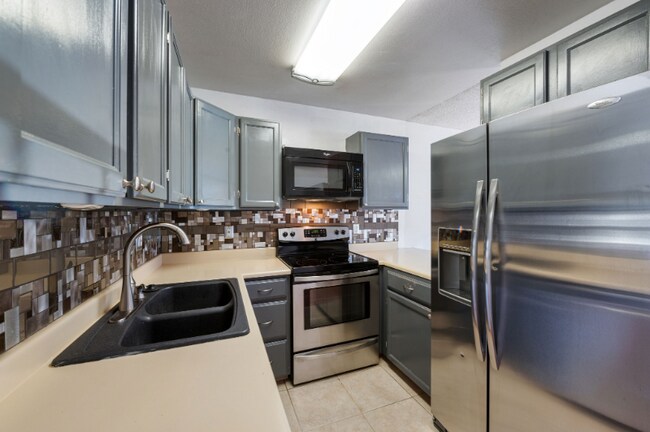 Building Photo - 11590 Community Center Dr