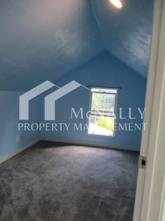 Building Photo - Charming 3-Bedroom Craftsman in Central Tacoma with Spacious Studio/Office