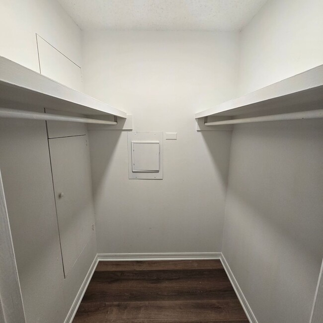 Building Photo - Completely Remodeled • 2/1 Duplex in Heber...