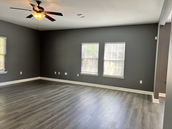 Building Photo - 6005 Fiori Dr