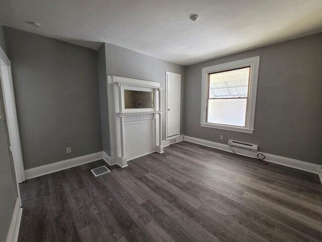 Building Photo - Spacious 1 bedroom 1 bathroom apartment for rent!