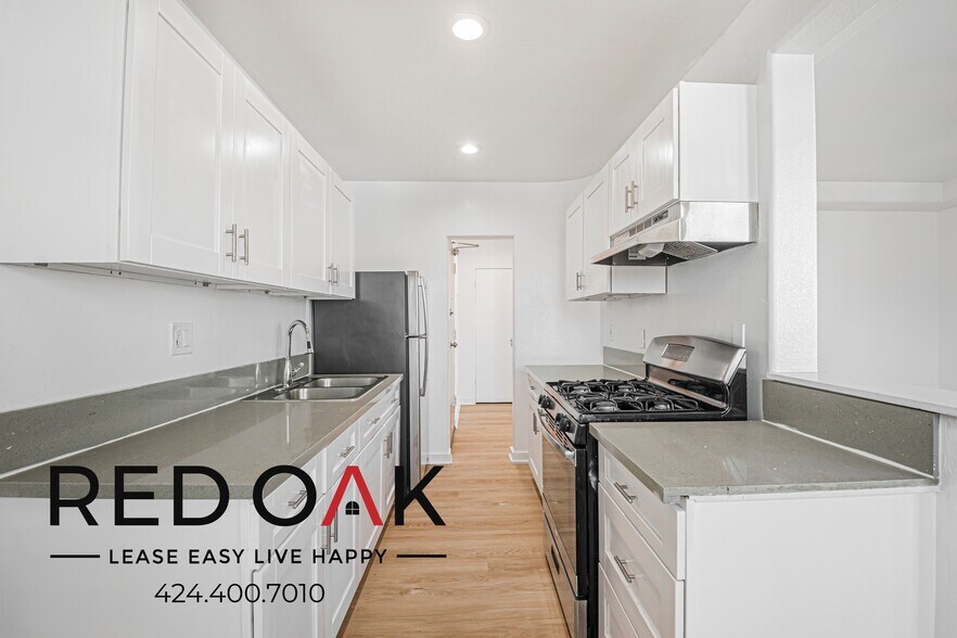 Building Photo - 901 S Ardmore Ave