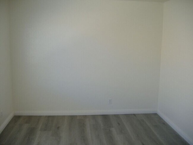 Building Photo - 28701 Calle Del Lago
