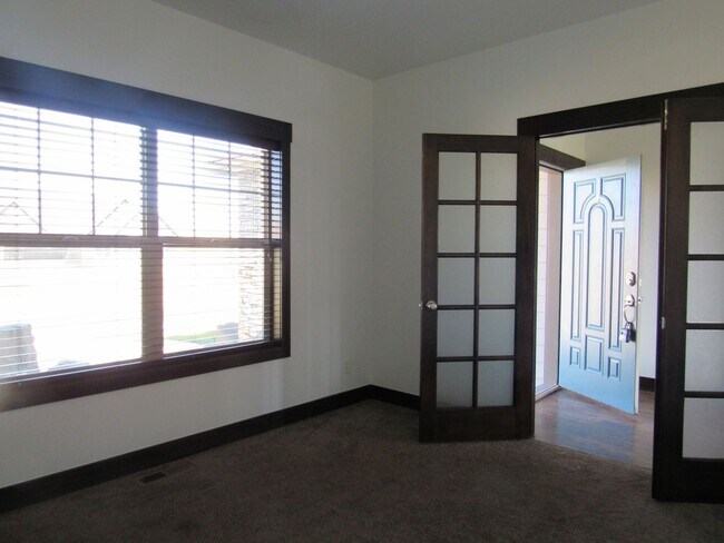 Building Photo - Stunning Westside Home