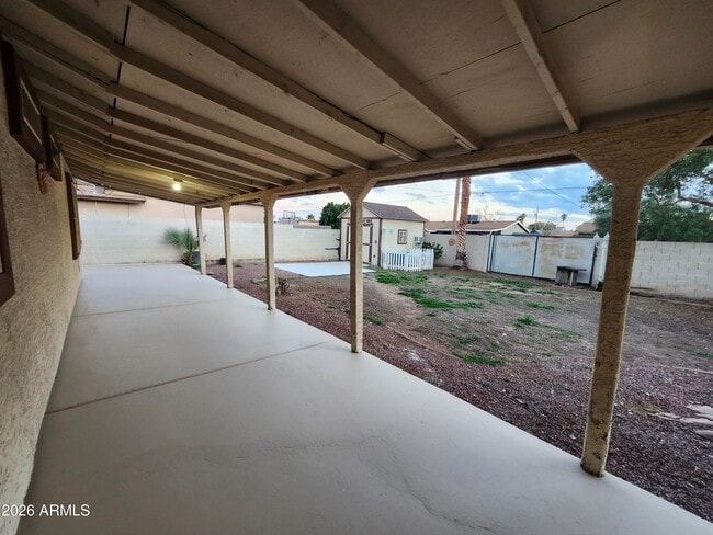 Building Photo - 5025 W Vernon Ave