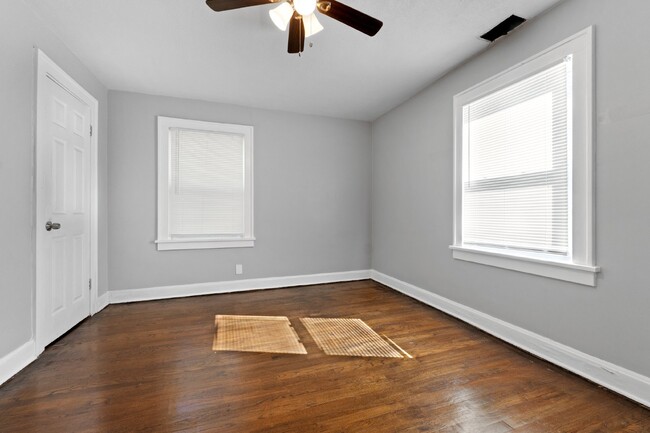 Building Photo - Duplex Near Rockhurst and UMKC – Perfect f...