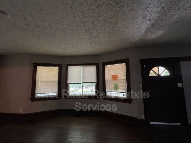 Building Photo - 1501 Viola Ave