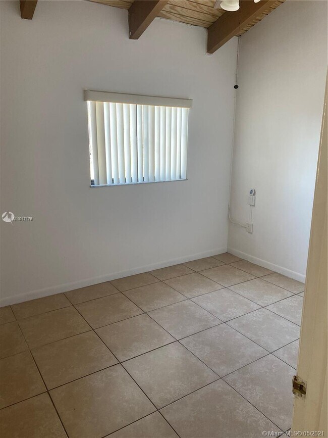 Building Photo - 1809 SW 107th Ave