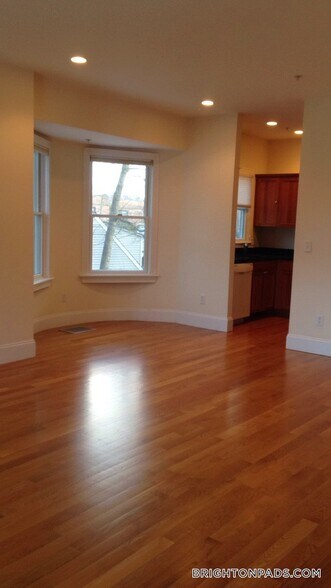 Building Photo - 10 Selkirk Rd