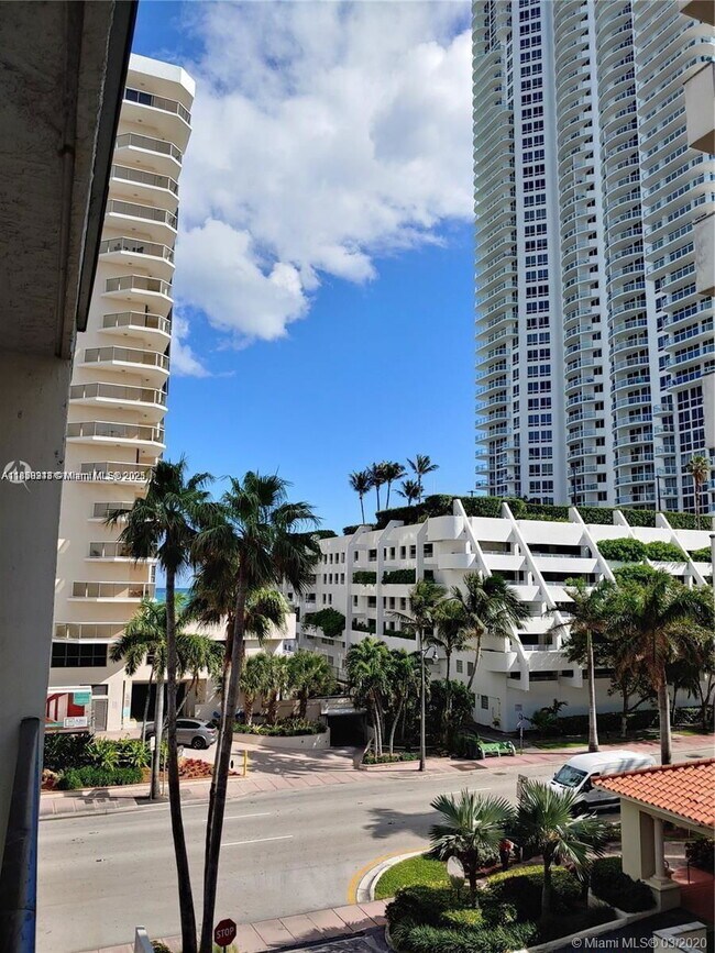 Primary Photo - 6424 Collins Ave