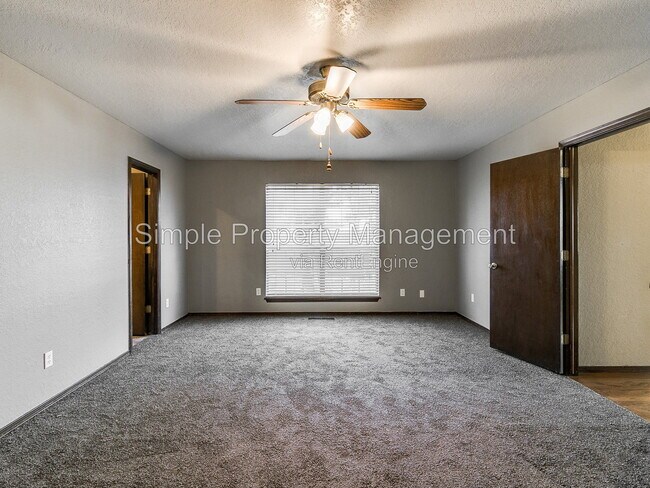 Building Photo - 3837 Sunward Cir