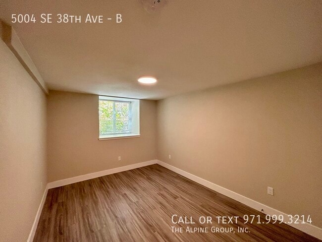 Building Photo - 5004 SE 38th Ave