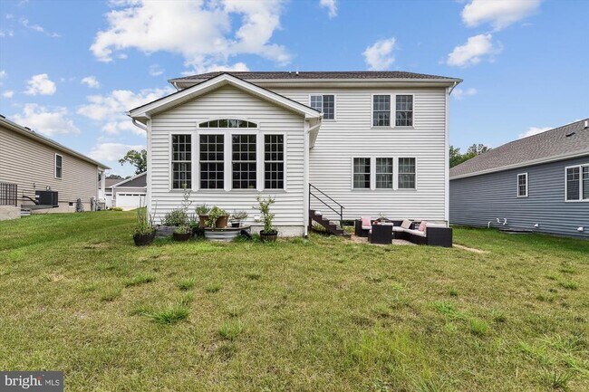 Building Photo - 657 Peace Chance Dr