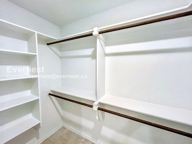 Building Photo - 1413 Avenue A