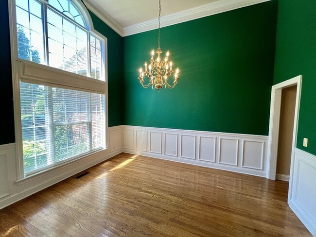 Building Photo - 3BR 2.5BA + Bonus Executive Townhome Near MTSU, FREE Lawn Care!