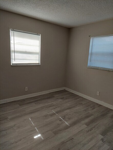 Building Photo - 4383 Edward Rd